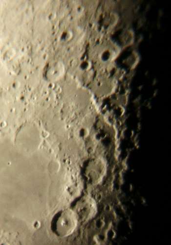 �_���̊C�̉��̉Ό��Q