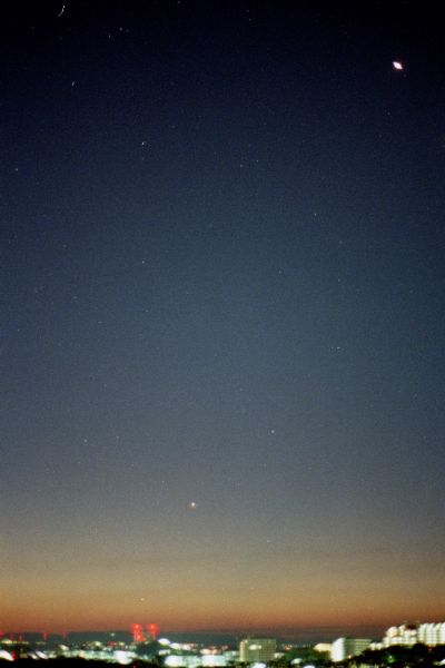 �����E����